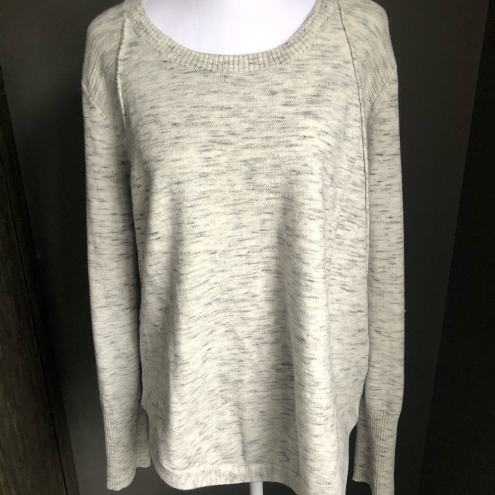 Pullover sweater